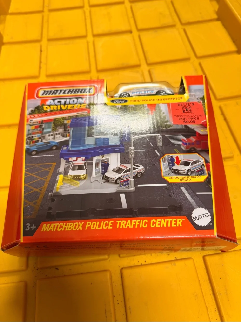 Matchbox Police Traffic Center Playset with White and Blue Police Car